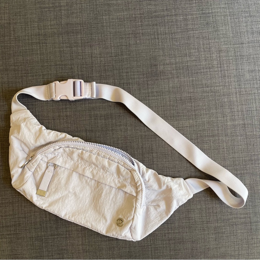 lululemon athletica Lululemon On The Beat Belt Bag *4.5L - Women - lavender